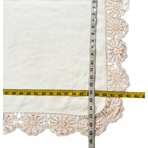 Table Runner Beige Dresser Scarf Crocheted Edge Pinwheel Cutout 63x19 Vintage - Picture 9 of 11